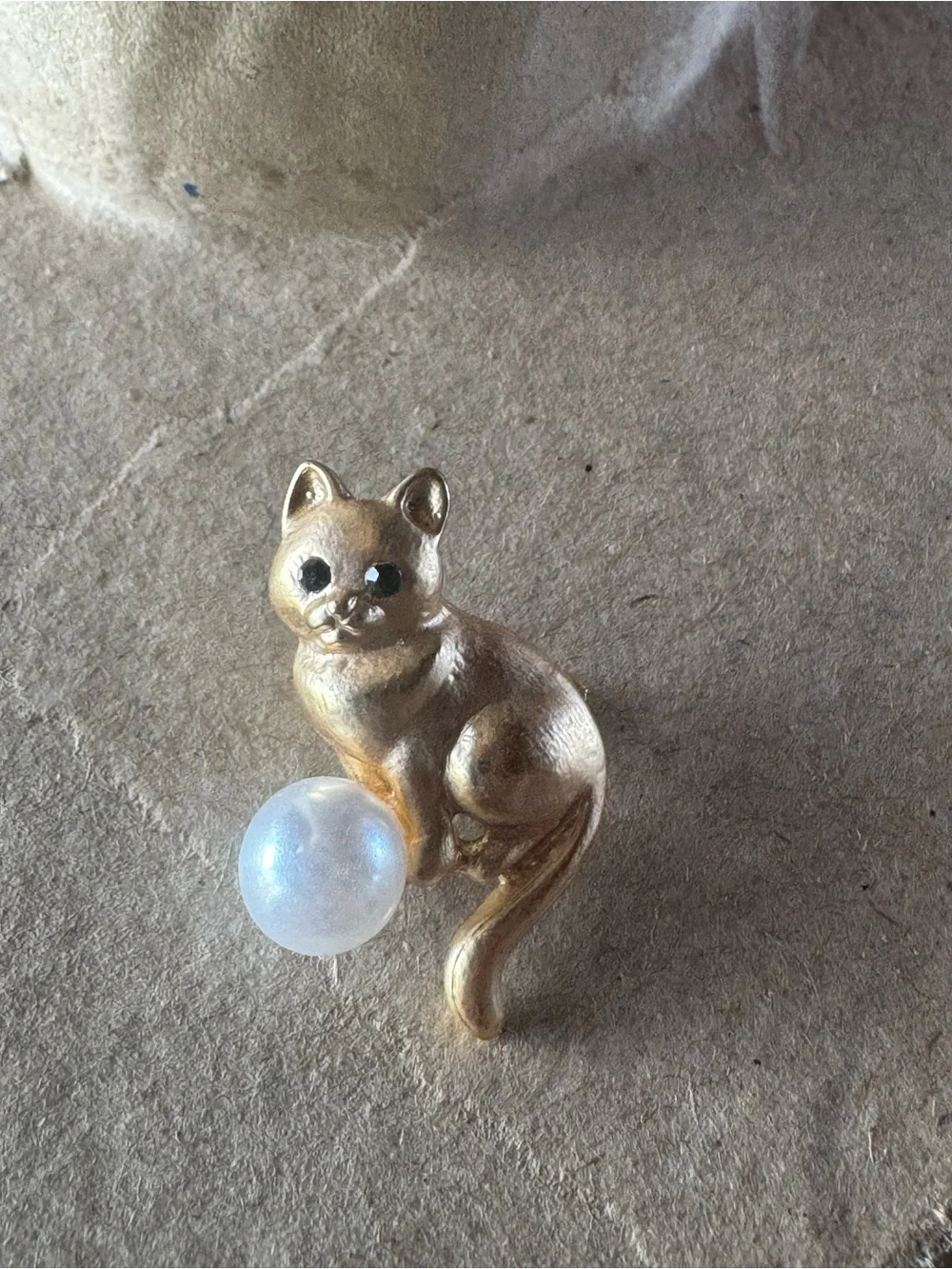 Vintage Cat with Pearl Ball Pin Emerald Rhinestone Eyes Very Cute Brooch!